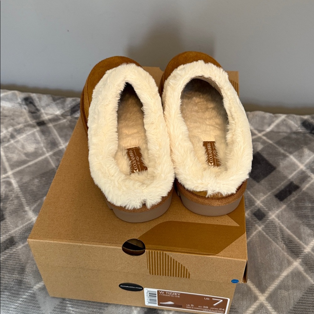 Koolaburra Tan Suede Slippers with Cream Lining - Picture 2 of 6